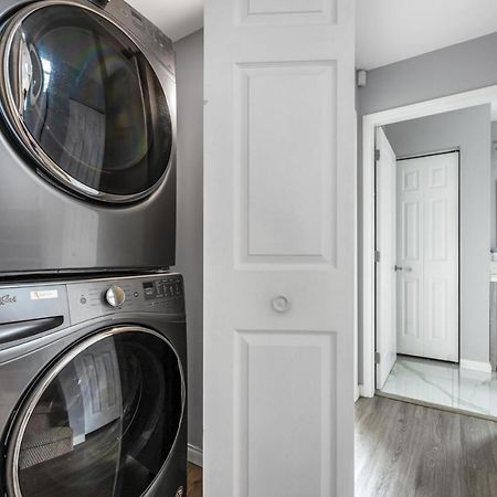 Stylish Dual Bedroom Suite In Van West 밴쿠버 외부 사진