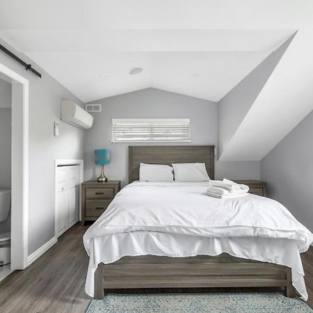 Stylish Dual Bedroom Suite In Van West 밴쿠버 외부 사진