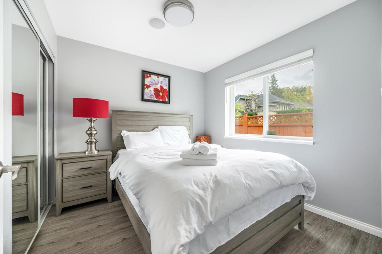 Stylish Dual Bedroom Suite In Van West 밴쿠버 외부 사진