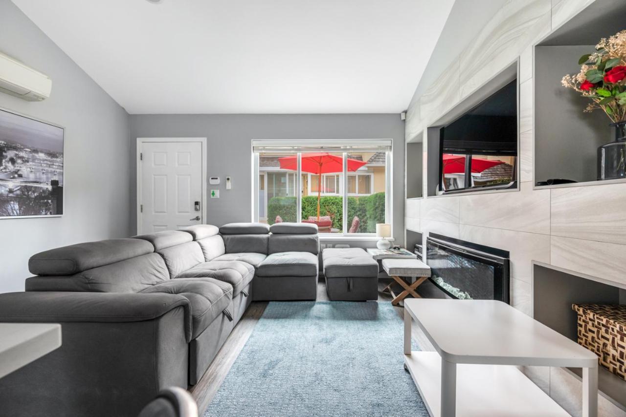Stylish Dual Bedroom Suite In Van West 밴쿠버 외부 사진