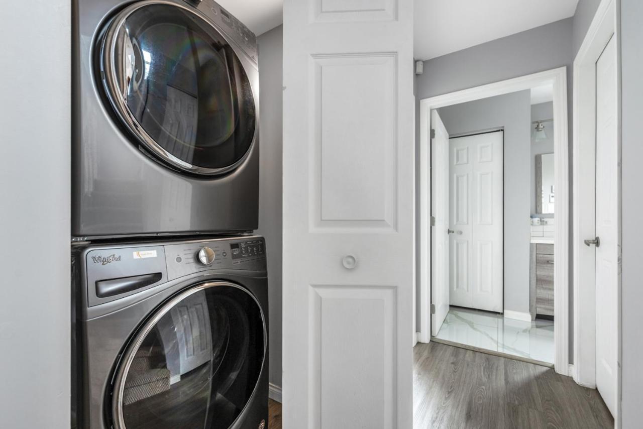 Stylish Dual Bedroom Suite In Van West 밴쿠버 외부 사진