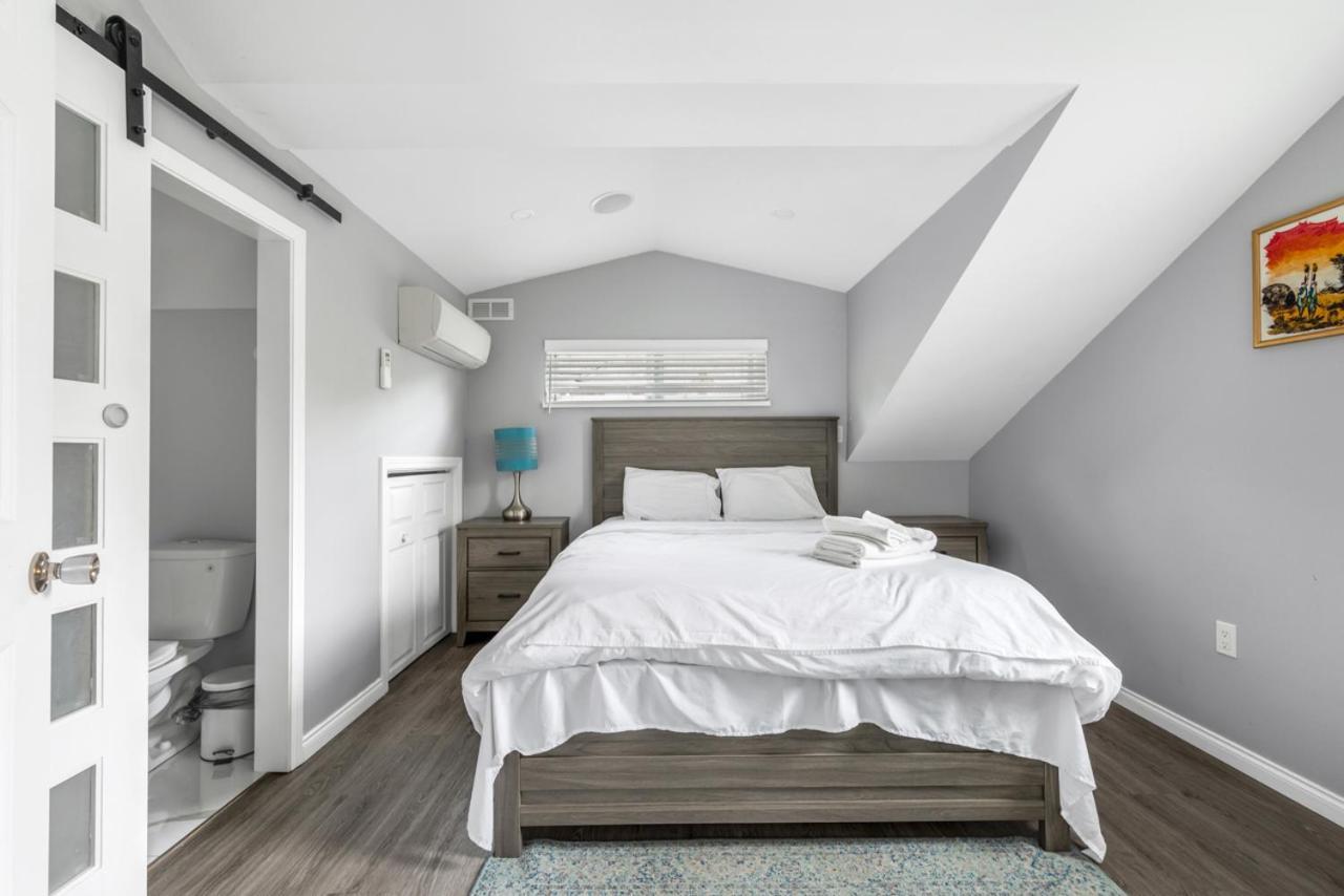 Stylish Dual Bedroom Suite In Van West 밴쿠버 외부 사진